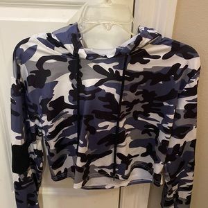 Stretchy cropped hoodie-top